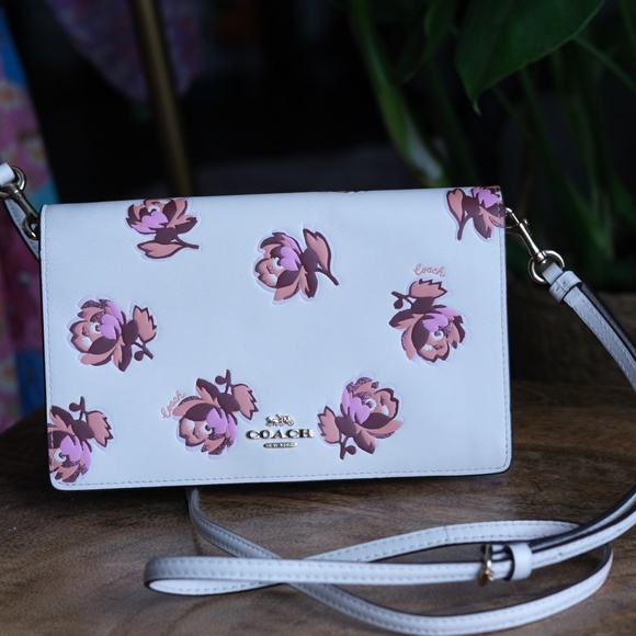 Coach cross body purse - Picture 1 of 7